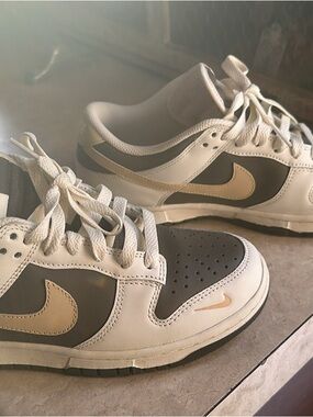 Nike Low-Top Sneakers in White, Gray & Beige Swoosh